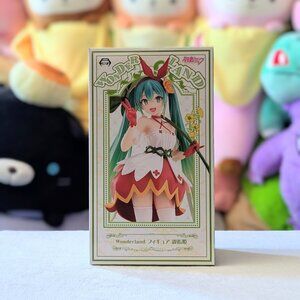 Taito Wonderland Hatsune Miku Thumbelina Figure